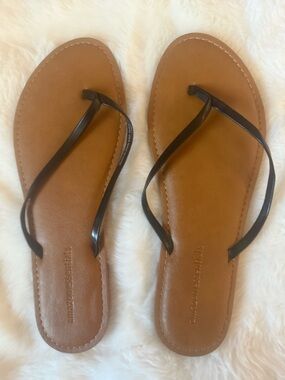 American Eagle Outfitters Tan Footbed Sandals with Black Straps